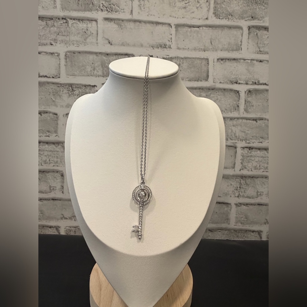 Swarovski Sparkling Dance Key
Pendant with Chain - Picture 5 of 9